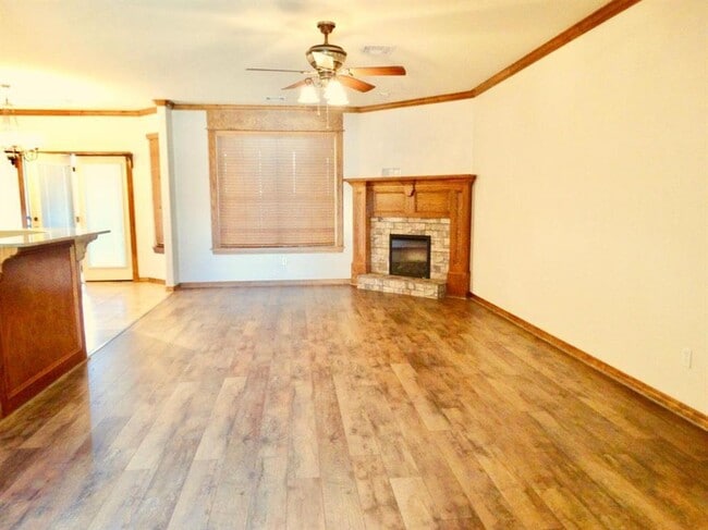 566 W Alamo Ct Way in Mustang, OK - Building Photo - Building Photo