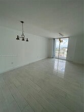 1250 S Miami Ave, Unit 1209 in Miami, FL - Foto de edificio - Building Photo