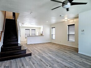 8039 Ellinger Ln in Houston, TX - Building Photo - Building Photo