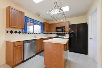 102 Presidio Dr in Leander, TX - Building Photo - Building Photo