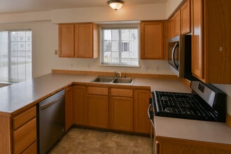 6903 Gold Kings Ave, Unit D in Anchorage, AK - Foto de edificio - Building Photo