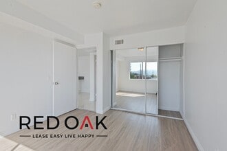 3540 Fletcher Dr, Unit 201 in Los Angeles, CA - Building Photo - Building Photo