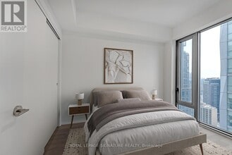 8 Cumberland St in Toronto, ON - Building Photo - Building Photo