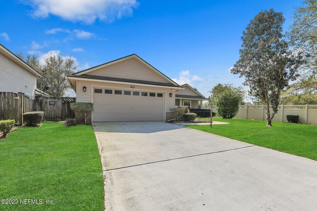 951 Silver Spring Ct in St. Augustine, FL - Building Photo
