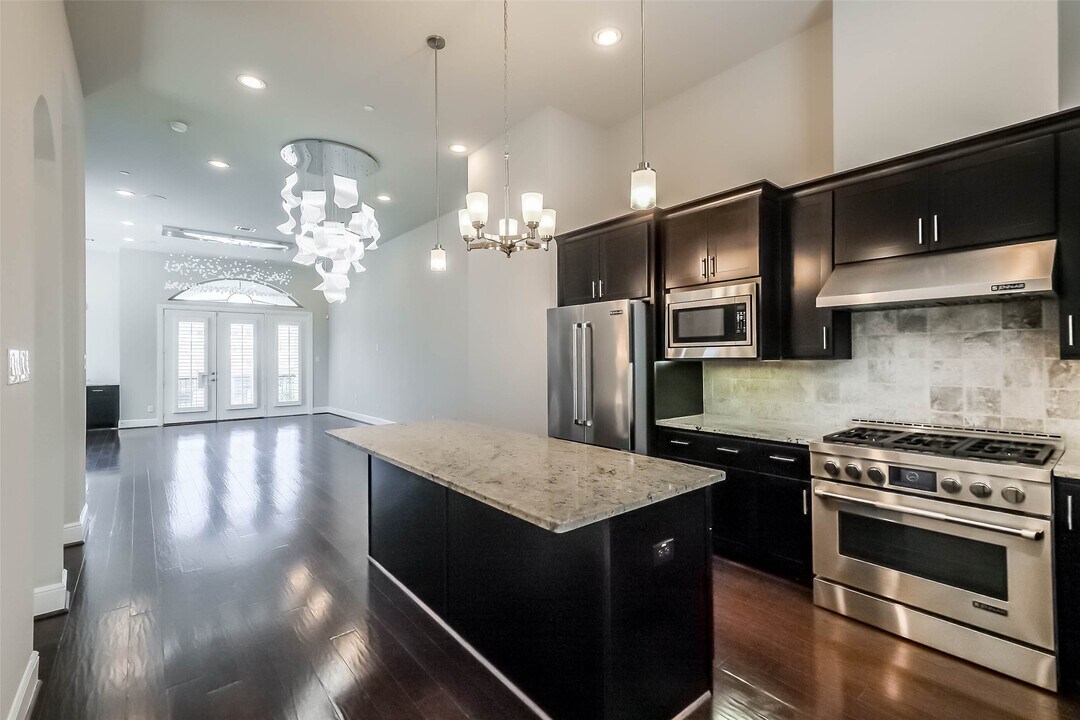 4015 Lillian St in Houston, TX - Foto de edificio