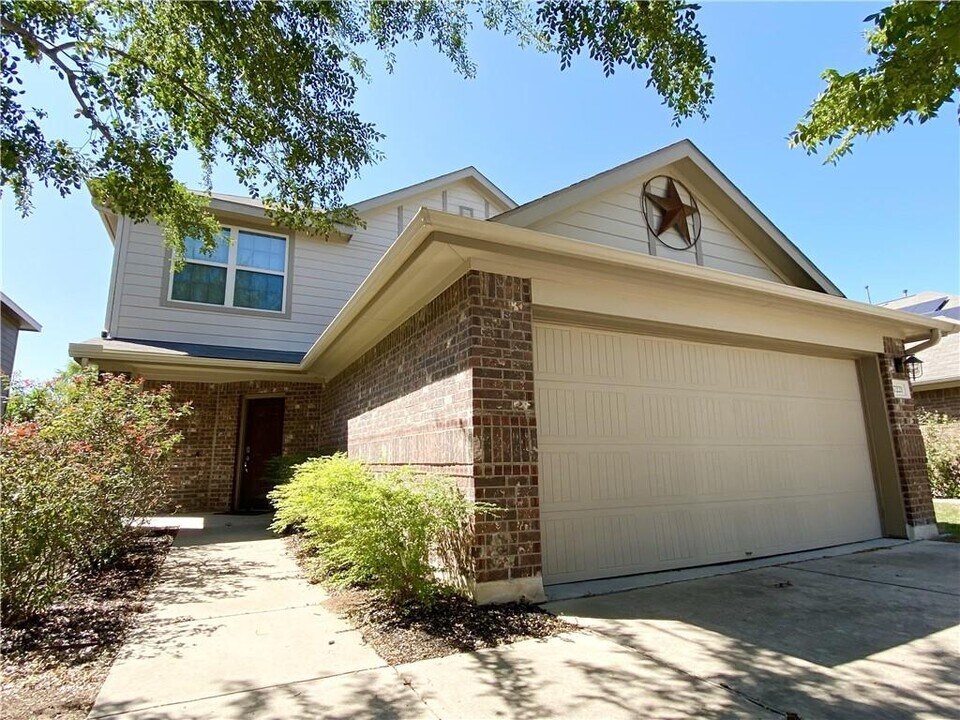 7221 Crestone Rd in Austin, TX - Foto de edificio
