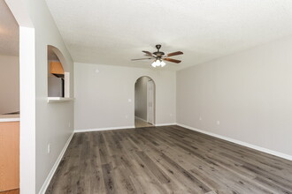 2069 Whispering Trails Blvd in Winter Haven, FL - Building Photo - Building Photo