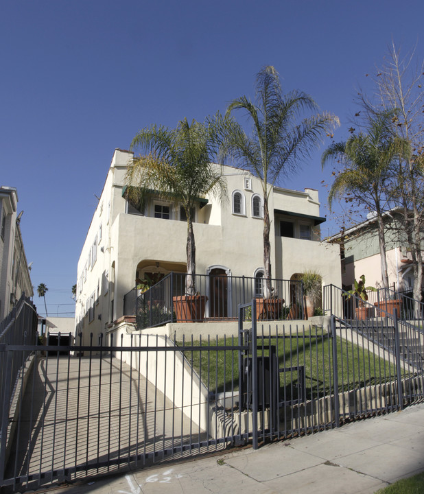 125 N Berendo St in Los Angeles, CA - Building Photo