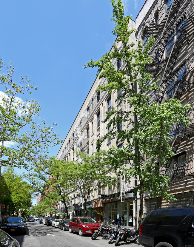 238 Mott St in New York, NY - Foto de edificio - Building Photo