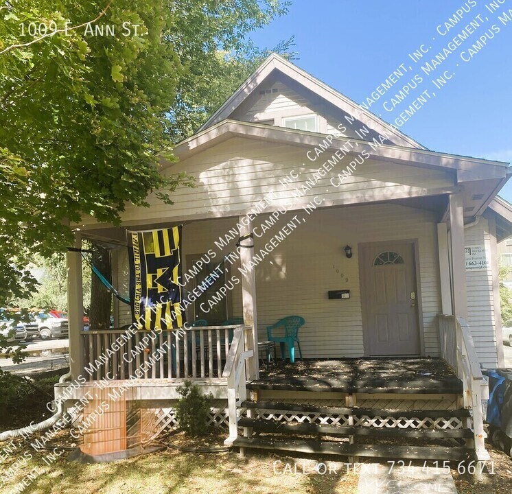 1009 E Ann St in Ann Arbor, MI - Foto de edificio