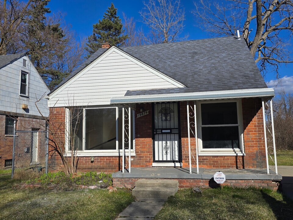 19674-19660 Irvington St in Highland Park, MI - Building Photo