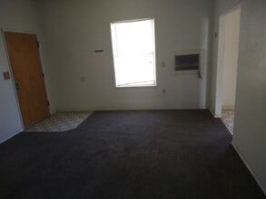 5665 N Gledhill Ave in Olivehurst, CA - Building Photo - Building Photo
