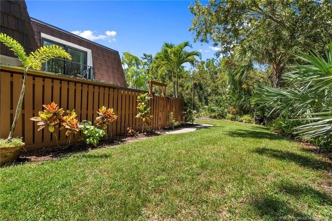 5616 SE Riverboat Dr in Stuart, FL - Building Photo - Building Photo
