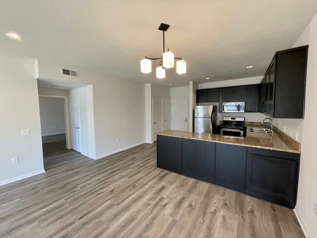 5827 Carlton Way, Unit 302 in Los Angeles, CA - Building Photo - Building Photo