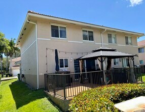 4901 Palm Garden Ln in Davie, FL - Building Photo - Building Photo