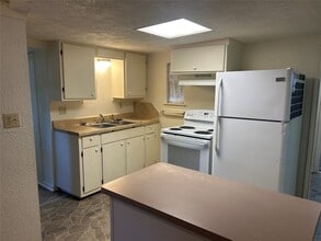 2561 Pioneer Ln in Cleveland, TX - Building Photo - Building Photo