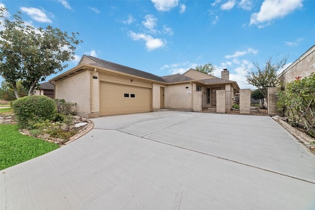 property at 214 Brocket Pl