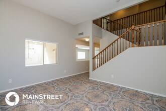 8341 W Hughes Dr in Phoenix, AZ - Foto de edificio - Building Photo