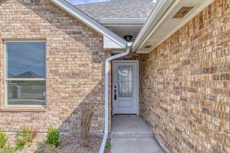 9325 Northwest 142nd Street in Yukon, OK - Foto de edificio - Building Photo