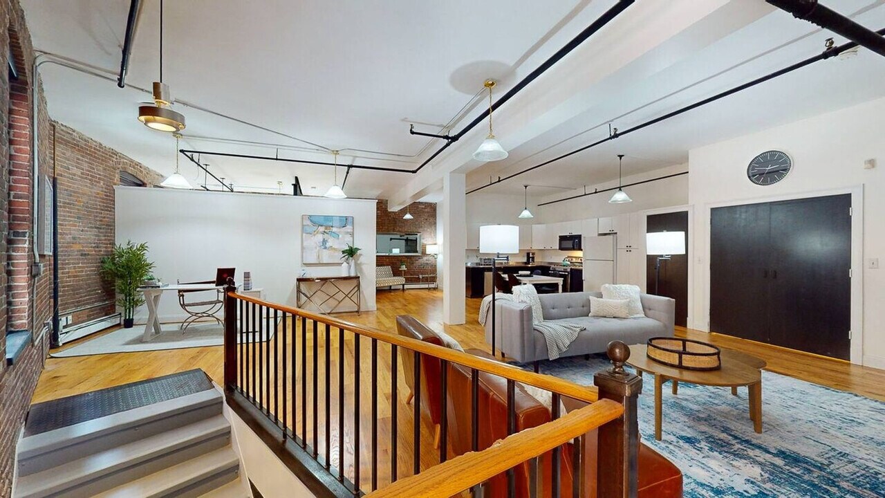 13-19-19 Stanhope St in Boston, MA - Building Photo