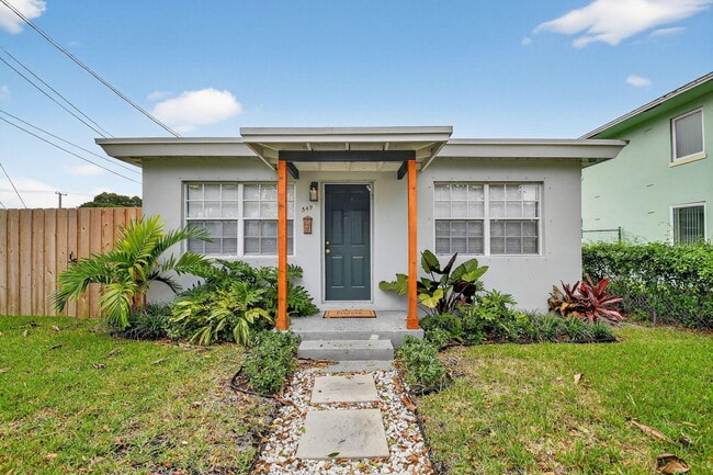 549 21st St in West Palm Beach, FL - Foto de edificio - Building Photo