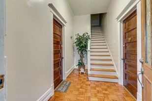 401 E Chilhowie Ave, Unit 2 in Johnson City, TN - Building Photo