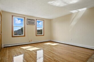 111 Albion St in Wakefield, MA - Building Photo - Building Photo