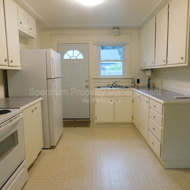 27 Johnson Heights in Waterville, ME - Building Photo - Building Photo