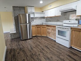 8211 Dogwood St in Mission, BC - Building Photo