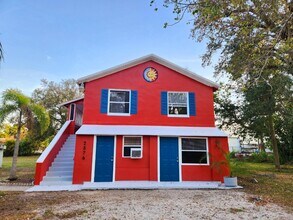 2576 3rd St in Ft. Myers, FL - Foto de edificio - Building Photo