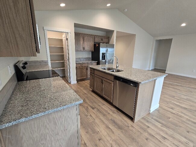 323 Omphale St W in Kuna, ID - Building Photo - Building Photo