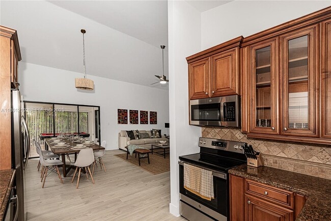 216 SE 9th St in Dania Beach, FL - Building Photo - Building Photo