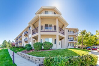 Quincy Place Senior Apartments in Denver, CO - Foto de edificio - Building Photo