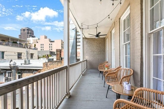 715 St Charles Ave in New Orleans, LA - Building Photo - Building Photo