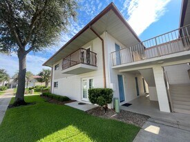 2100 W Beach Dr in Panama City, FL - Building Photo