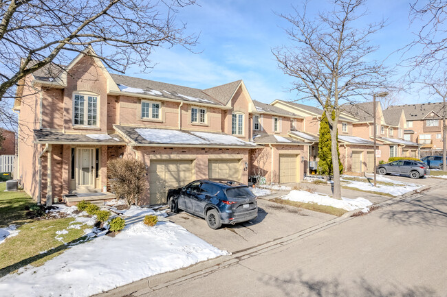 35 Ceremonial Dr in Mississauga, ON - Building Photo - Building Photo