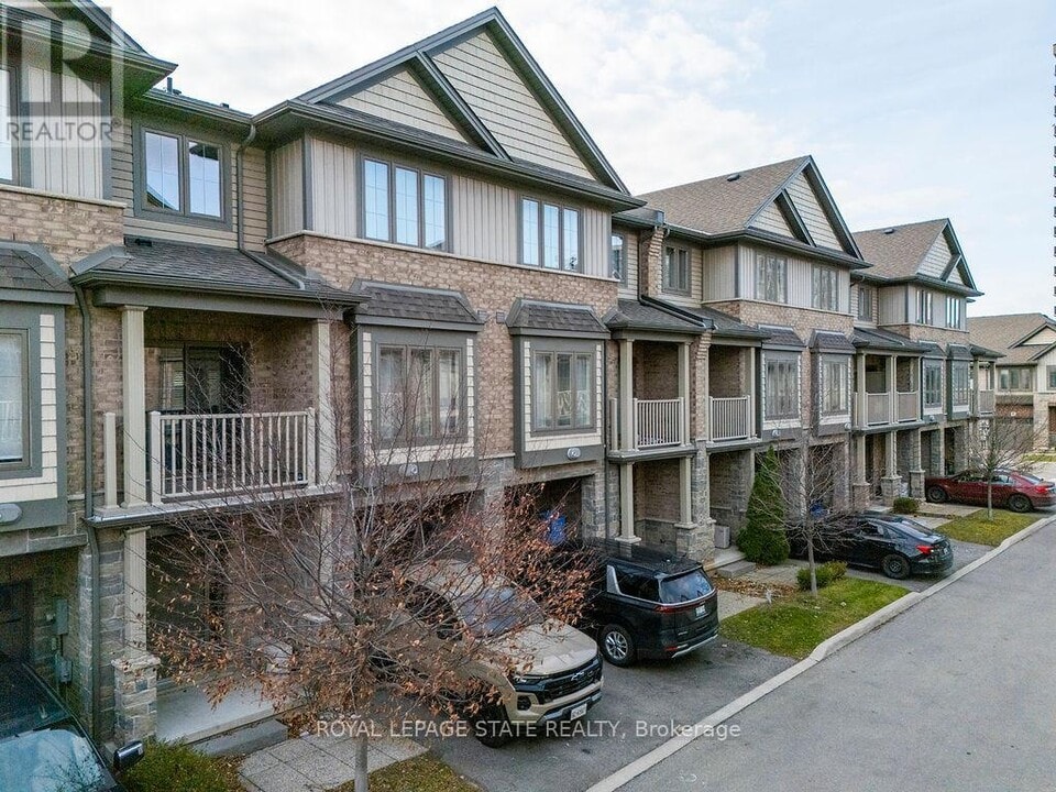 12 Waterview Dr in Hamilton, ON - Building Photo
