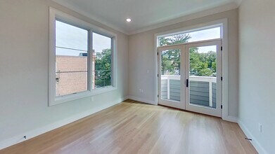 104 Warren St, Unit 1 in Boston, MA - Building Photo - Building Photo