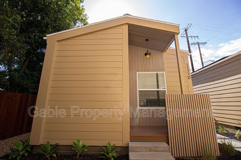 11710 Albers St in North Hollywood, CA - Building Photo