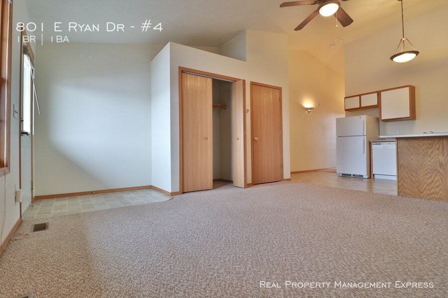 801 Ryan Dr-Unit -#4 in Tea, SD - Building Photo