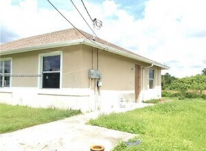 4612-4624 24th St SW in Lehigh Acres, FL - Building Photo - Building Photo