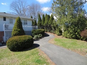 7 Brookdale St in Wolcott, CT - Building Photo - Building Photo