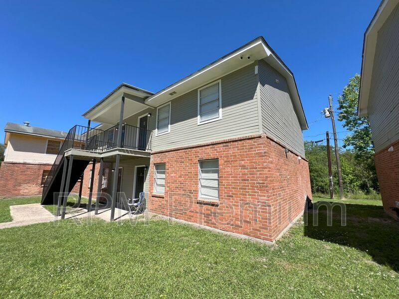 5149 Baker Blvd in Baker, LA - Foto de edificio