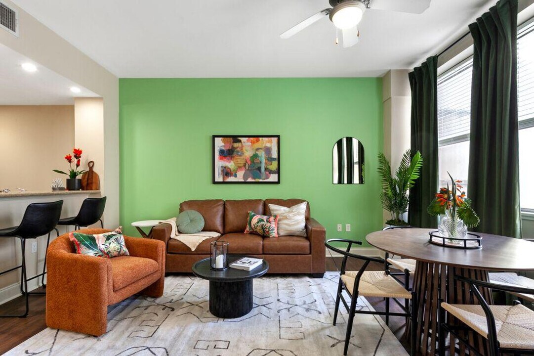 925 Common St in New Orleans, LA - Foto de edificio
