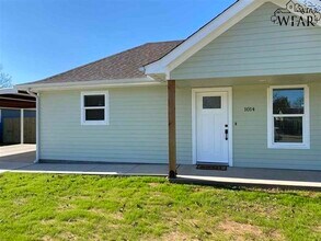 1014 Bishop Rd in Burkburnett, TX - Building Photo - Building Photo