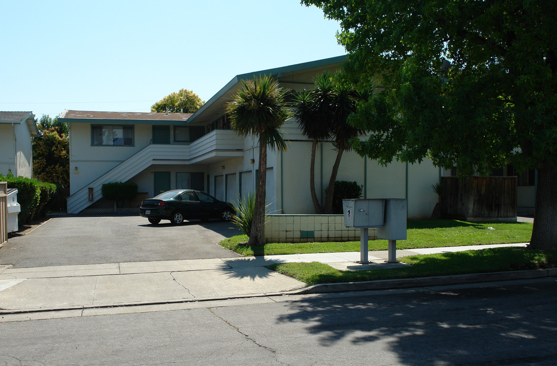 492 Doyle Rd in San Jose, CA - Foto de edificio