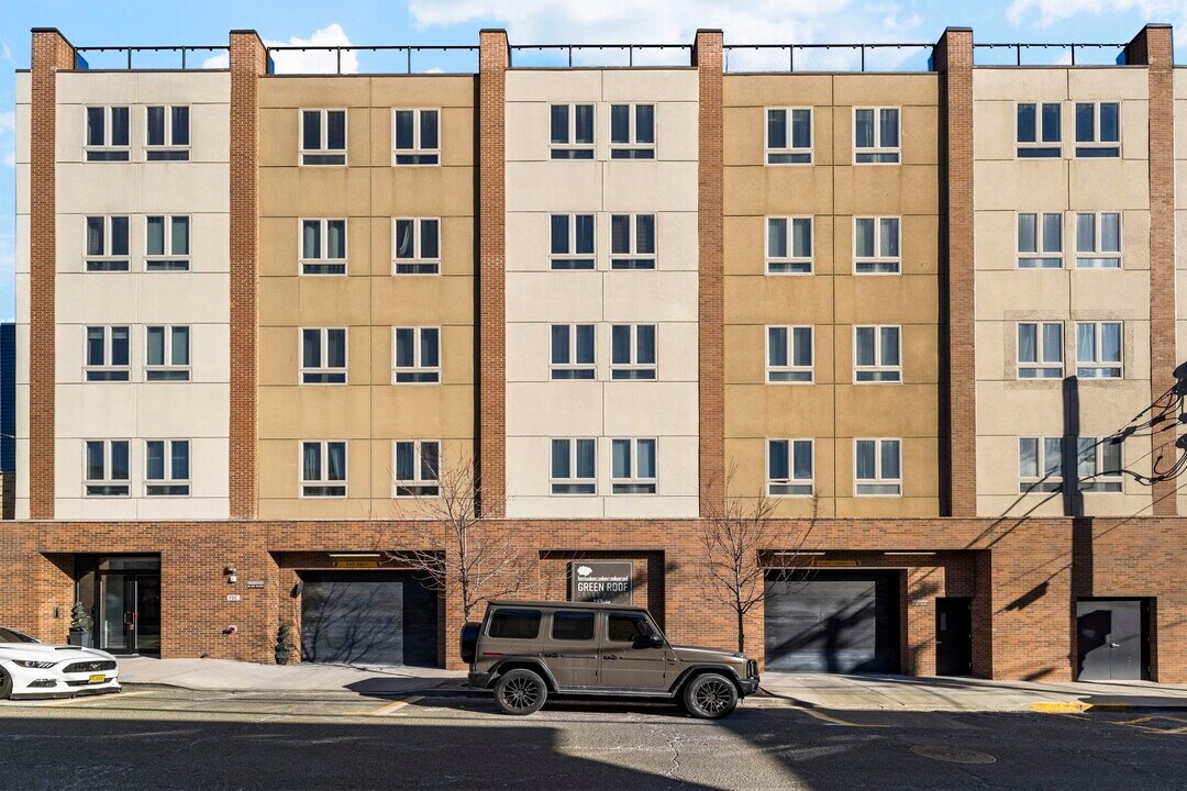 62-68 69th St in Guttenberg, NJ - Building Photo
