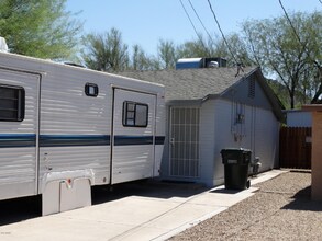 9213 North 11th St in Phoenix, AZ - Foto de edificio - Building Photo