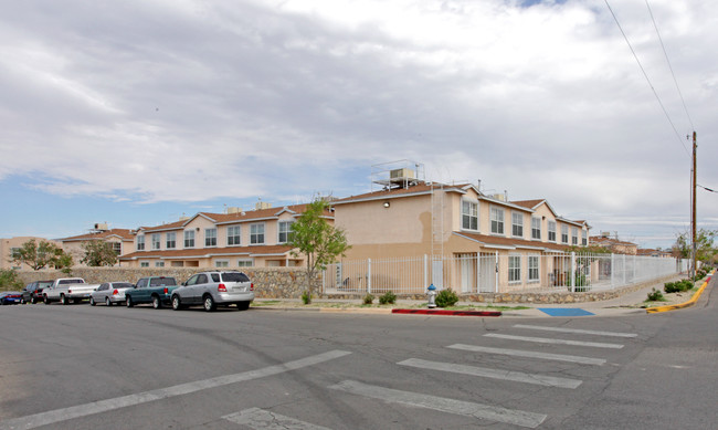 Geronimo Trail Townhomes, LTD in El Paso, TX - Building Photo - Building Photo