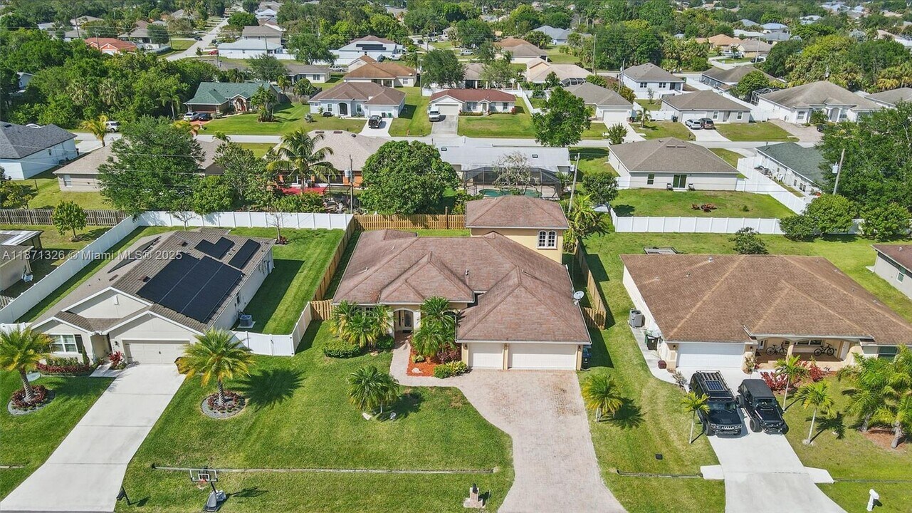 1425 SW Oriole Ln in Port St. Lucie, FL - Building Photo
